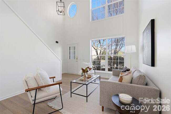 Foto del edificio - 2443 Normancrest Ct