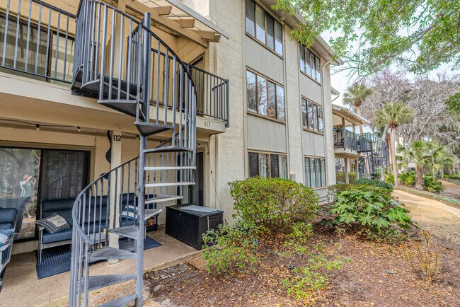 Building Photo - 36 Deallyon Ave