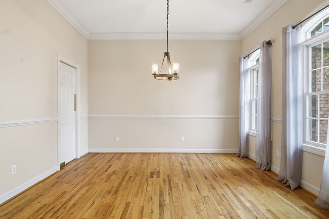 Foto del edificio - 4 Bed/3 Bath. Pet Friendly. Master on Main