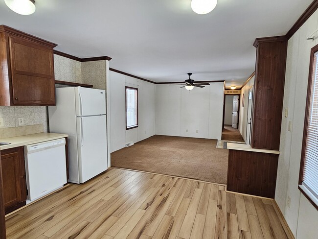 Building Photo - 419 Elmwood Cir