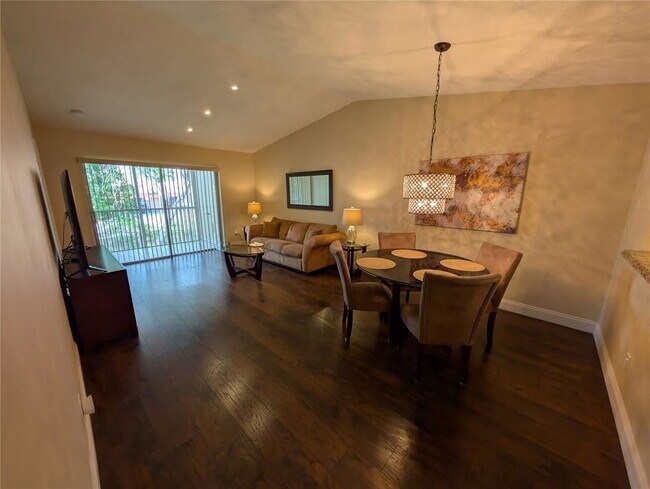 Foto del edificio - 3081 Holiday Springs Blvd