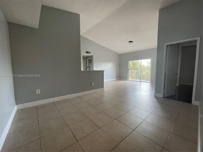 Building Photo - 6928 SW 39th St