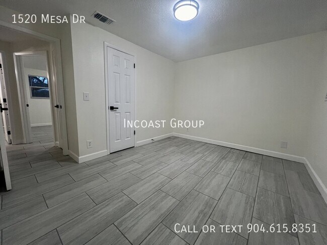 Building Photo - Welcome home to this stunning 5-bedroom, 3...