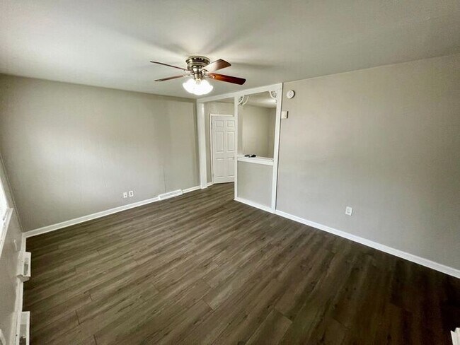 Building Photo - Charming 2 Bedroom / 1 Bathroom Home in Ka...