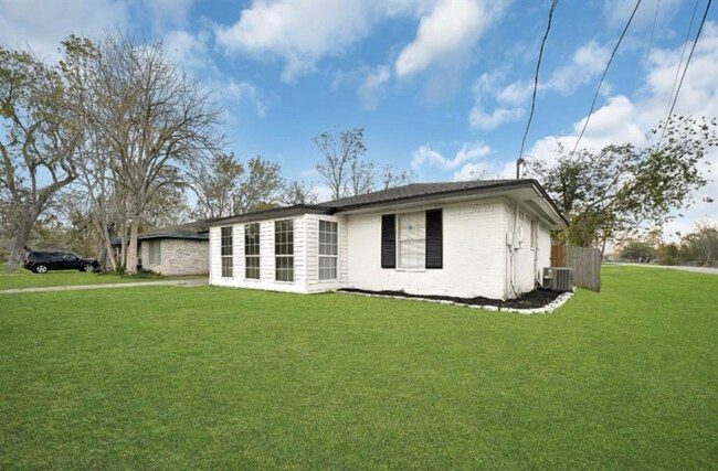 Building Photo - 20310 County Rd 510F