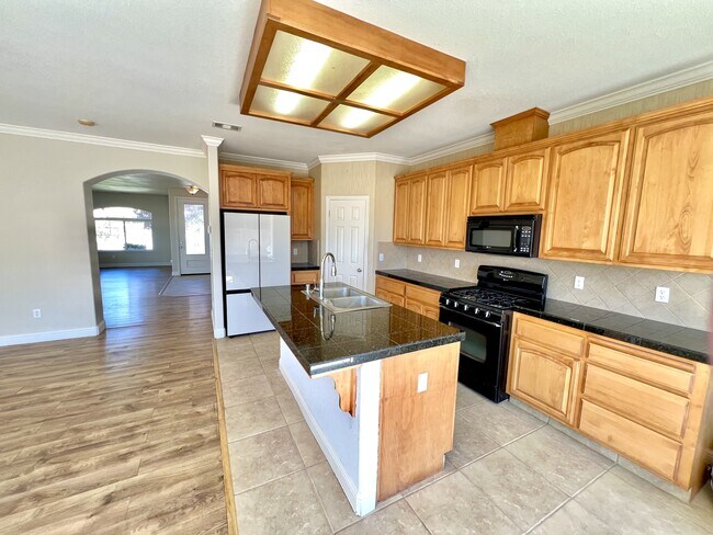Building Photo - 144 Gold Nugget Dr