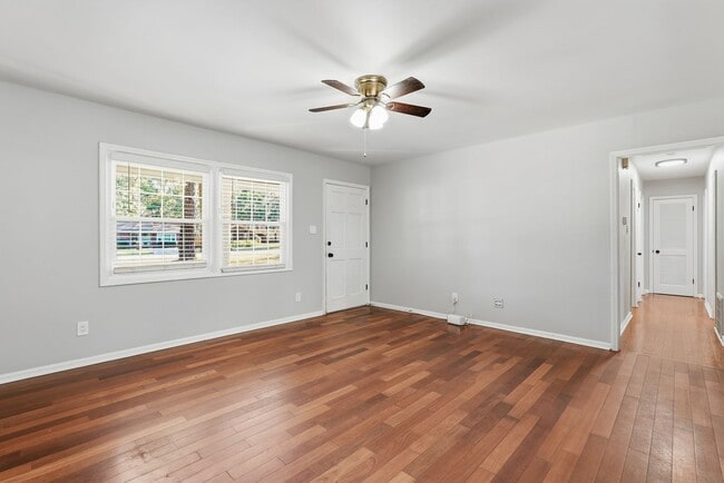 Building Photo - Ranch Home on Wilmington Island For Lease!