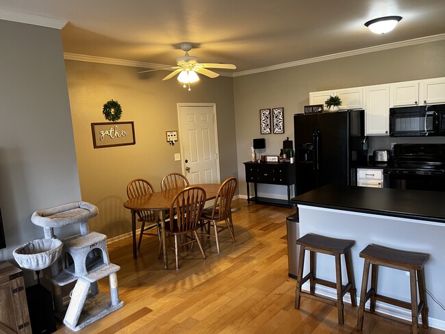 Building Photo - 6924 S Rolling Meadows Ct
