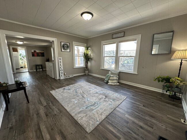 Foto del edificio - 3 bed, 1 bath home for rent in Waterloo