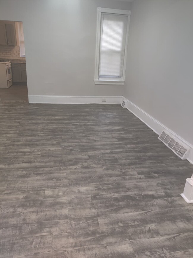 Foto del edificio - 3837 N Darien St
