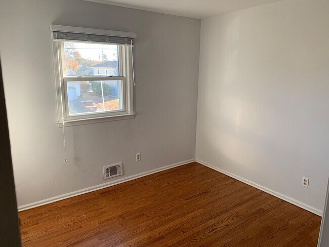Foto del edificio - 2421 Homestead Ave