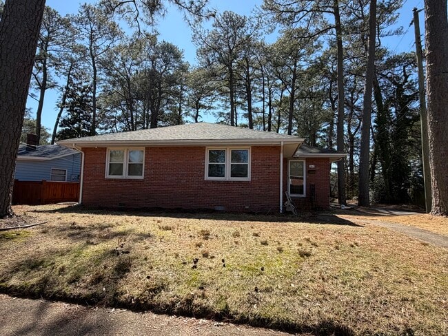 Building Photo - 161 Blades St