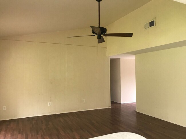 Building Photo - 11101 Parkside Dr