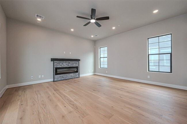Foto del edificio - 1222 W 24th St