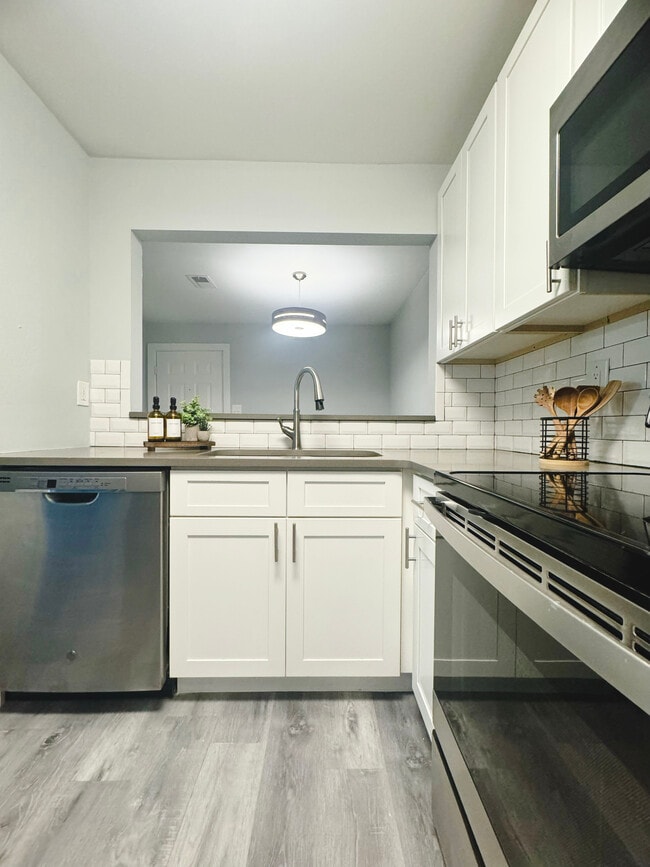 Modern Kitchen with Stainless-Steel Appliances, Quartz Countertops & Subway Tile Backsplash - Bridlewood