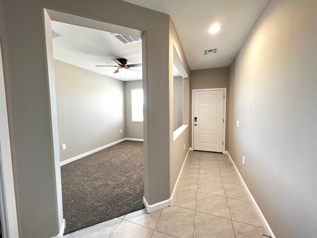 Foto del edificio - 1377 W Highland Rd