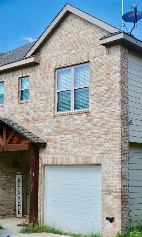 Foto principal - 212 Pecan Hollow St