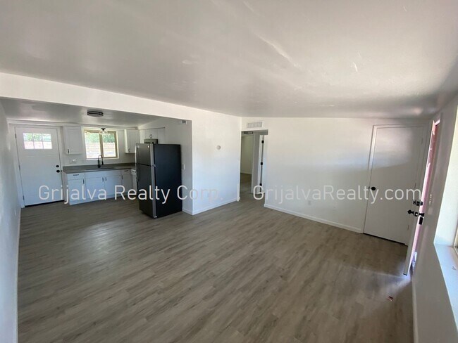 Foto del edificio - 3404-3406 E Glenn St