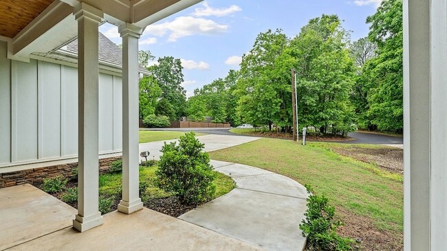 Building Photo - 3 Donington Cir