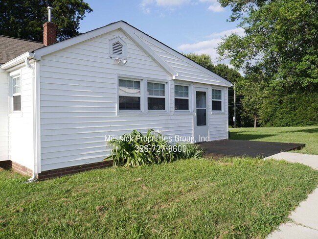 Building Photo - Ardmore Road!