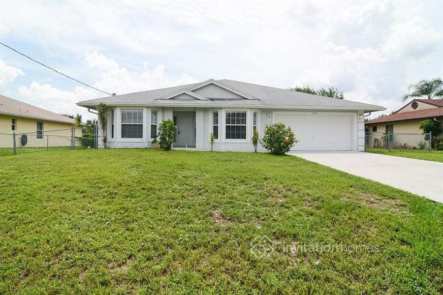 Primary Photo - 272 SW Oakridge Dr