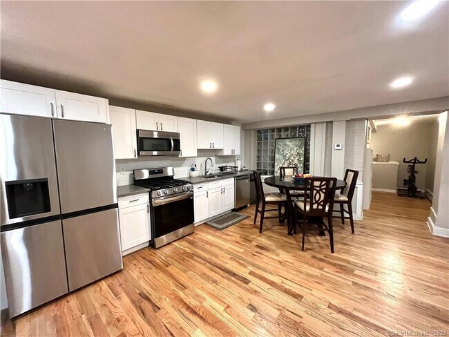 Foto del edificio - 548 Chapel St