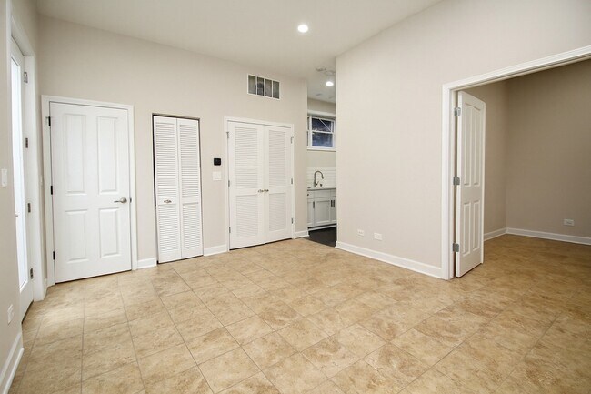 Foto del edificio - 3440 N Elston Ave