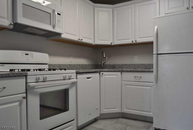 Building Photo - 1169 Sycamore Ln