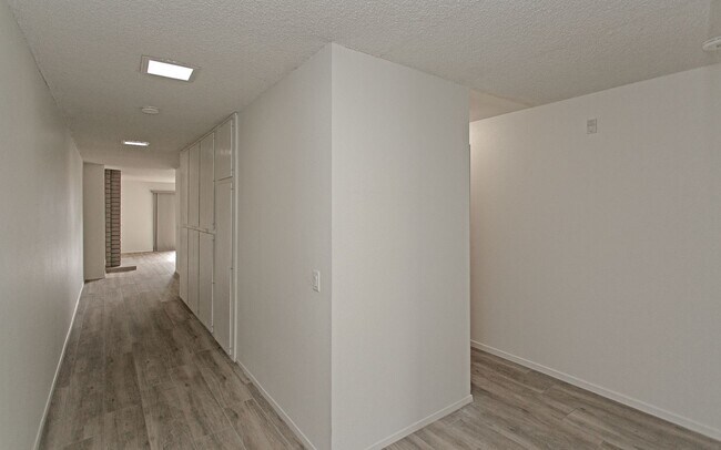 Foto del edificio - 2 Bedroom Condo on Beautiful Carlsbad Lagoon!!
