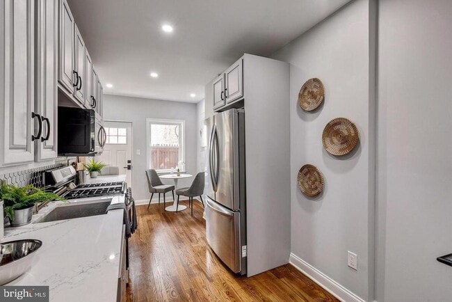 Building Photo - 1553 S Woodstock St