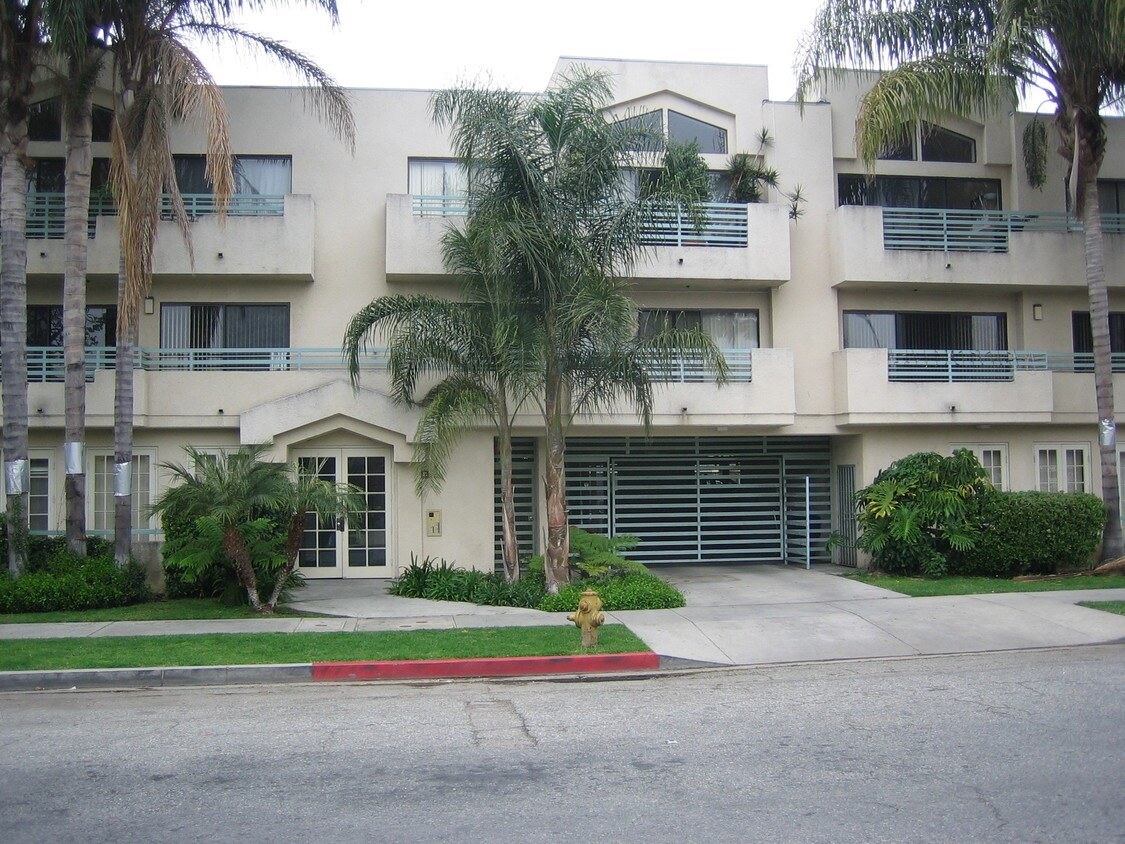 Primary Photo - 725 N Alfred St
