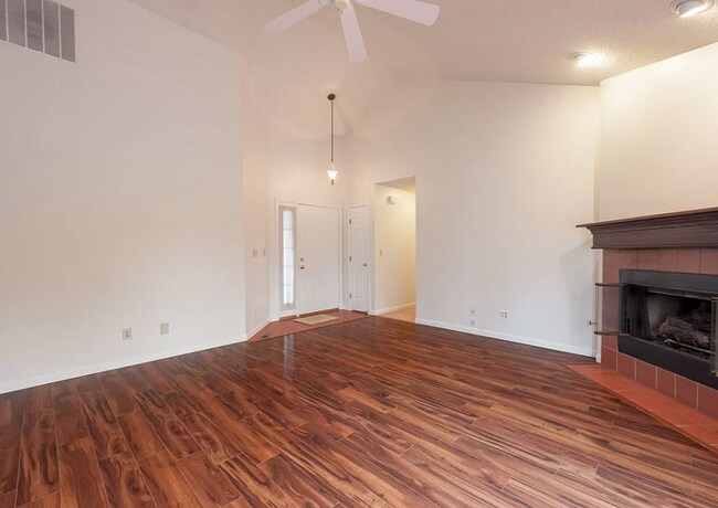 Foto del edificio - 717 W Whitethorn Way