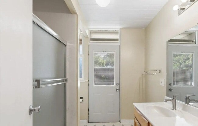 Foto del edificio - 2090 Sandalwood Ct