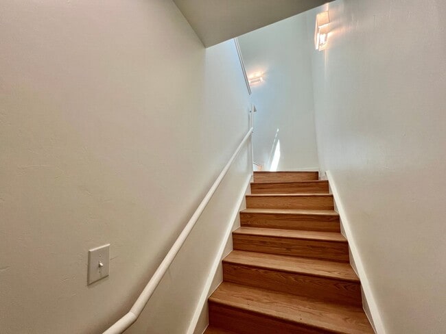 Building Photo - 216 E Hurd St
