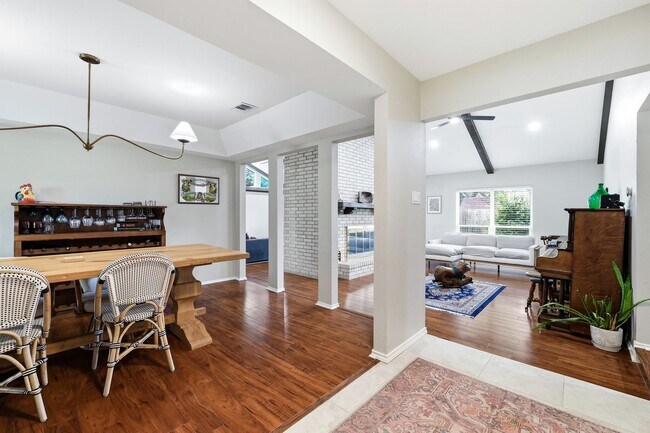 Building Photo - Corner Lot Gem in Oak Meadow