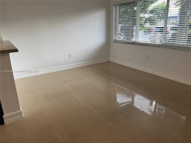 Foto del edificio - 670 NW 85th Pl