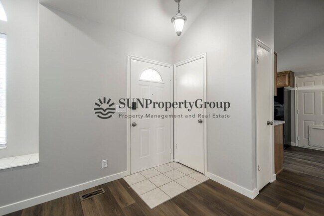 Foto del edificio - Great Updated Family Home in Excellent Clinton Location!