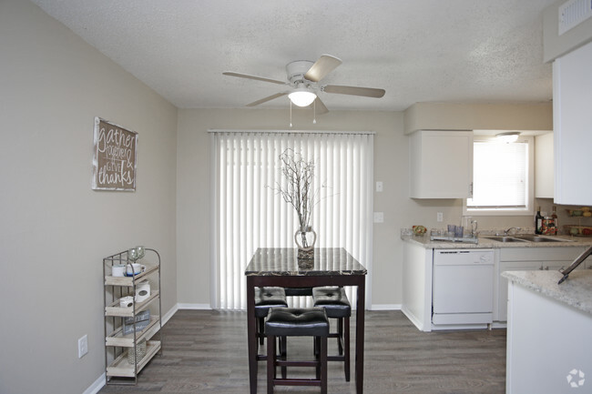 2BR, 1BA - 825 SF - Pine Creek Apartments