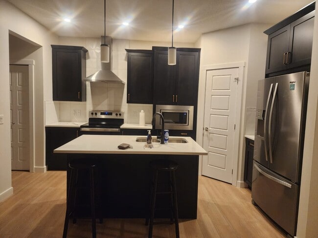 Building Photo - 44 Emberside Grv