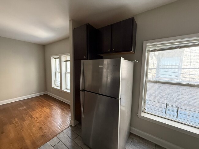Building Photo - 838 E 53rd St