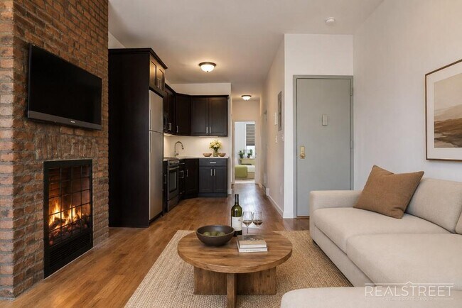 Building Photo - New 1 BED in East Williamsburg!