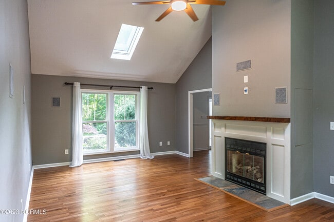 Building Photo - 145 Sandhurst Pl