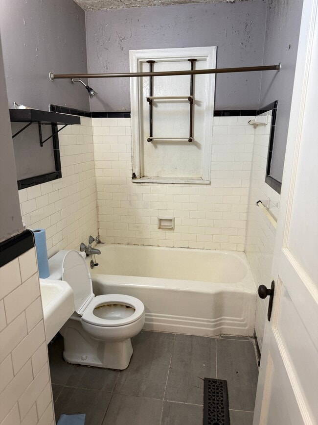 Building Photo - 2020 Courtland Pl