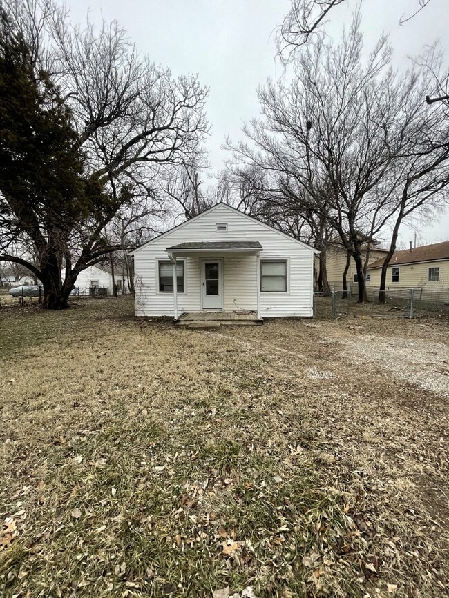 Building Photo - "Charming 3-Bed Home with Gleaming Hardwood Floors in Prime Wichita Location!"  Hurry! Limited-Ti...