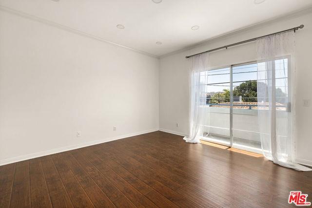 Foto del edificio - 7912 Blackburn Ave