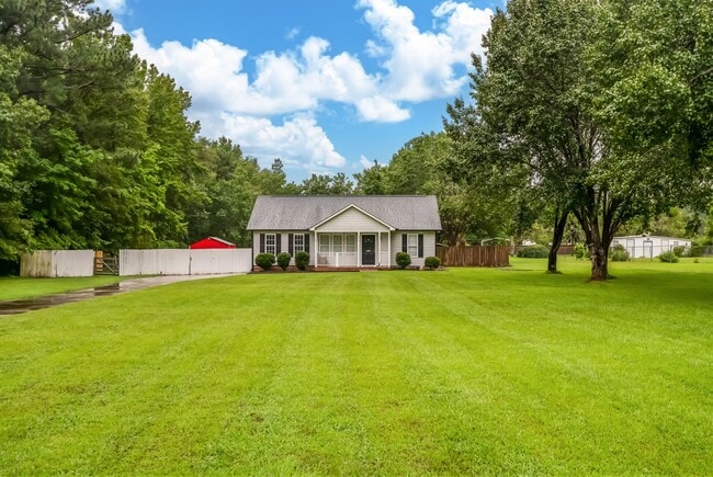 Building Photo - Charming Clayton Home with Huge Fenced Yar...