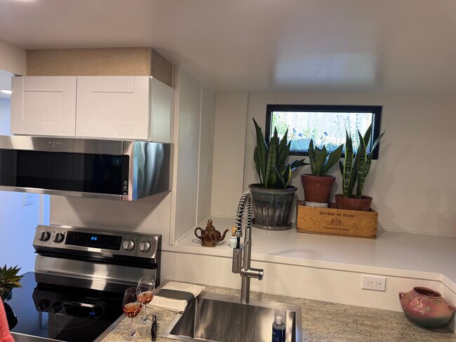 Foto del edificio - 8933 NE Thompson St