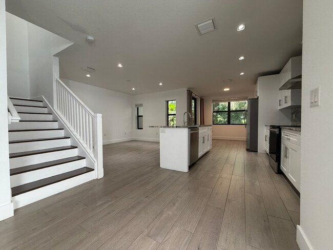 Foto del edificio - 329 Bella Sol Way