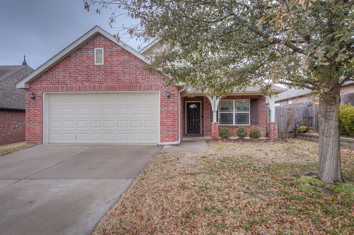 13316 S 21st Pl, Bixby, OK 74008 House Rental in Bixby, OK