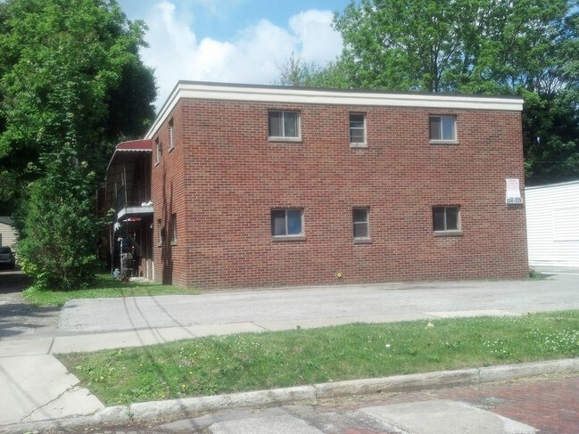 Building Photo - 224-228 S Saint Clair St